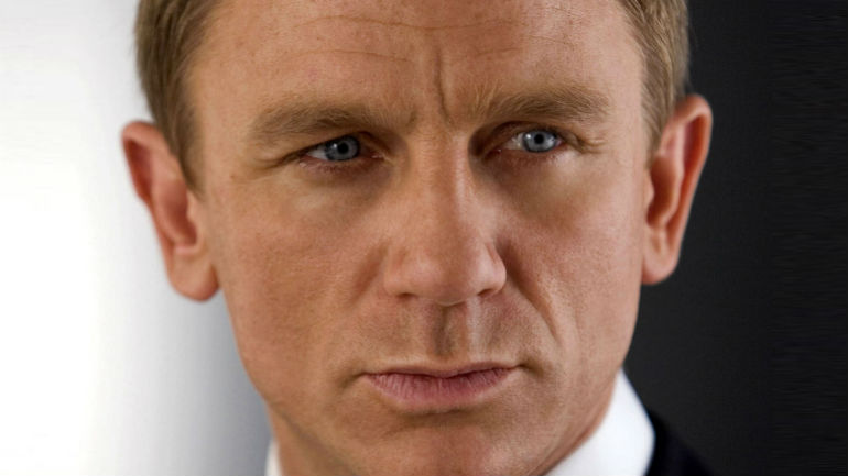 Ο… Τζέιμς Μποντ καλεί τους Ευρωπαίους ηγέτες να βρουν λύση για το προσφυγικό